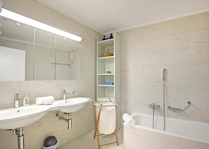 Apartment O With Garden - Happy