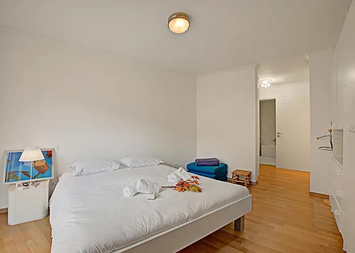 Apartment O With Garden - Happy *